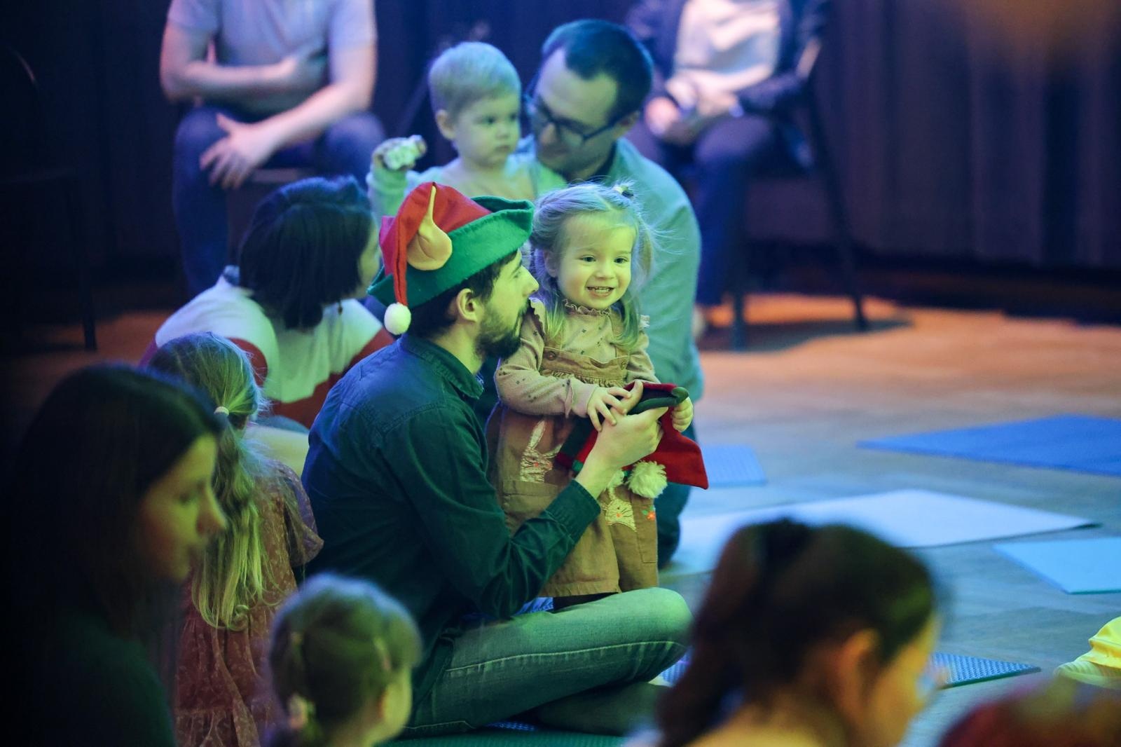 Zdjęcie w galerii na portalu naszraciborz.pl: Od Śnieżki po Kosmiczne Opowieści. Maluchy w krainie dźwięku zapraszają na koncert wiadomości z regionu