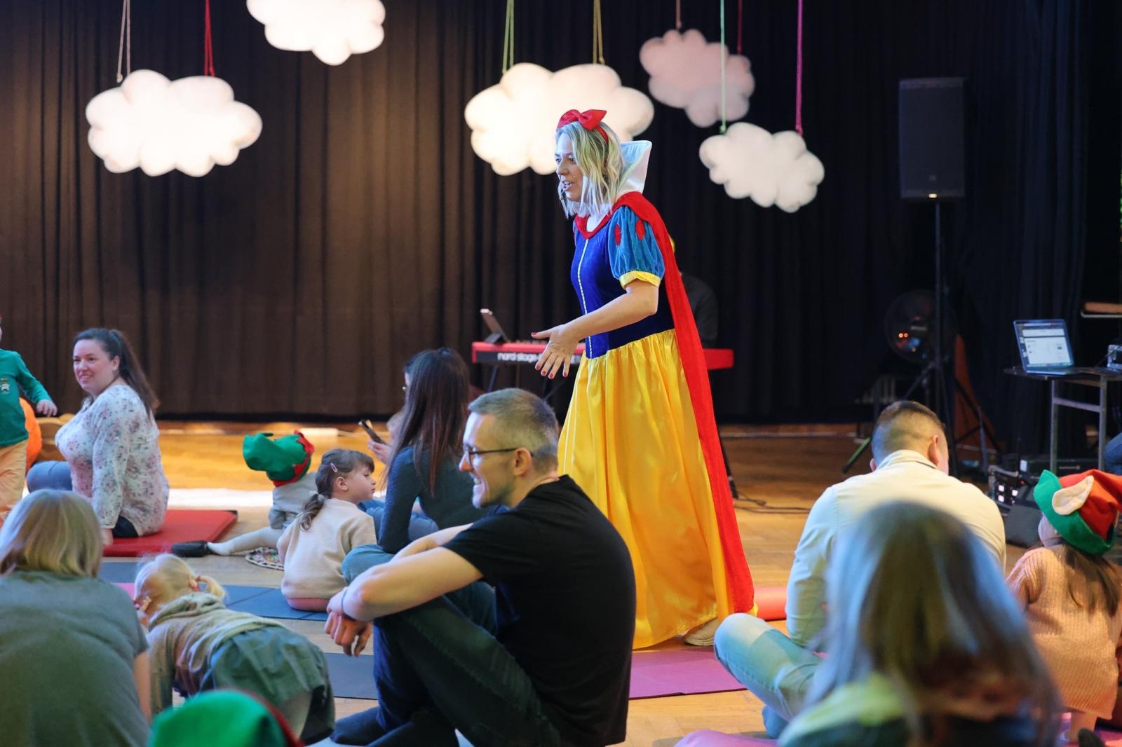 Zdjęcie w galerii na portalu naszraciborz.pl: Od Śnieżki po Kosmiczne Opowieści. Maluchy w krainie dźwięku zapraszają na koncert wiadomości z regionu