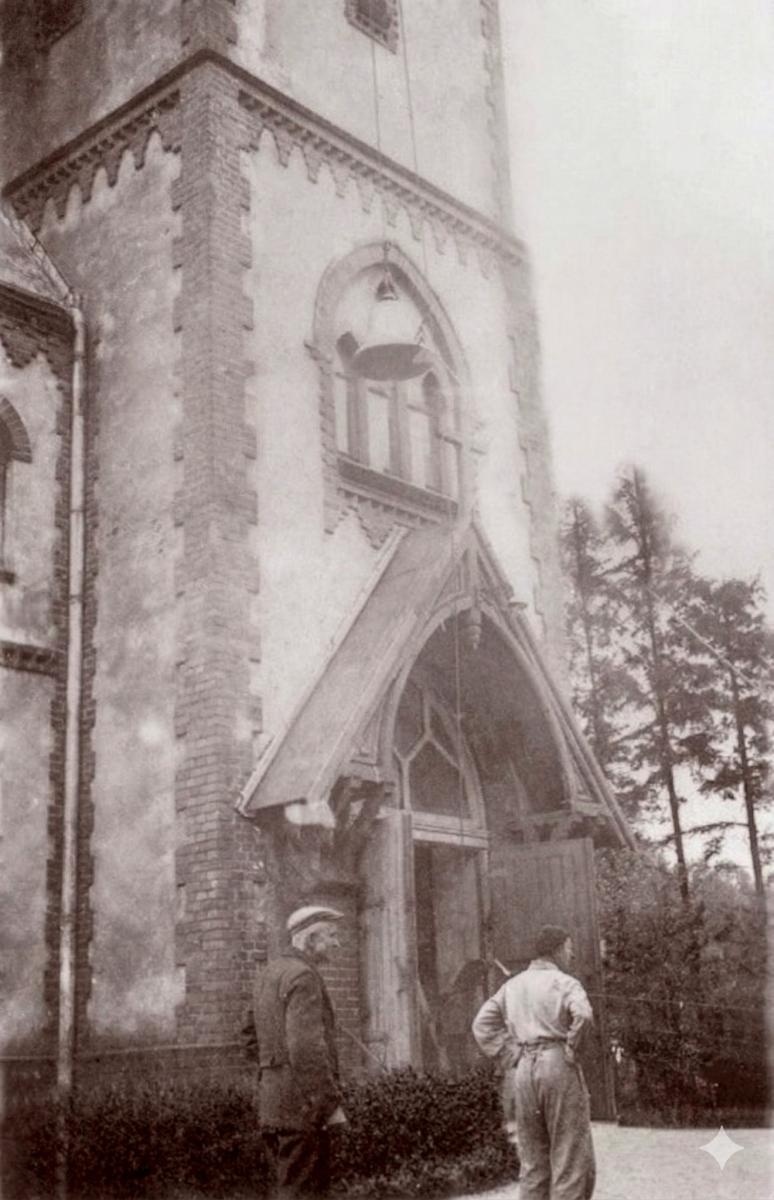 Zdjęcie w galerii na portalu naszraciborz.pl: Winszujemy tymu, coto znajdzie. Wyjątkowe odkrycie w kościele w Modzurowie wiadomości z regionu