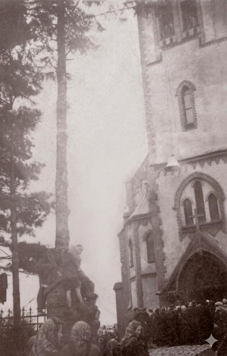 Zdjęcie w galerii na portalu naszraciborz.pl: Winszujemy tymu, coto znajdzie. Wyjątkowe odkrycie w kościele w Modzurowie wiadomości z regionu