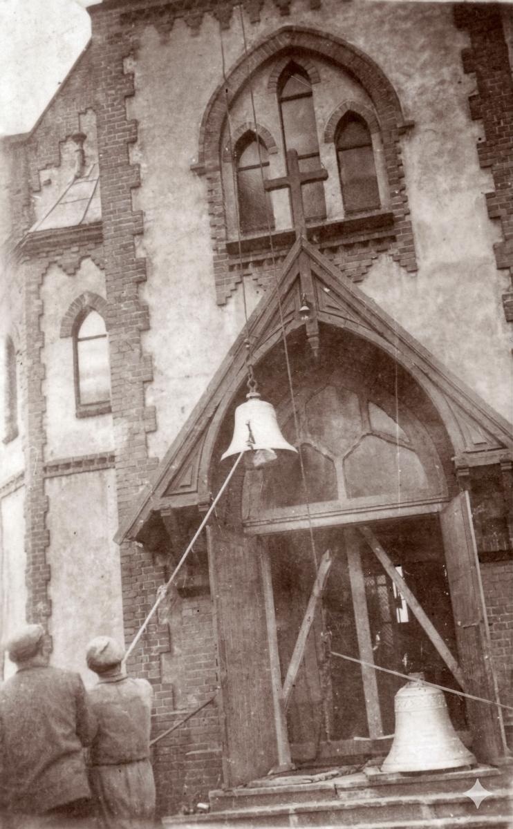 Zdjęcie w galerii na portalu naszraciborz.pl: Winszujemy tymu, coto znajdzie. Wyjątkowe odkrycie w kościele w Modzurowie wiadomości z regionu