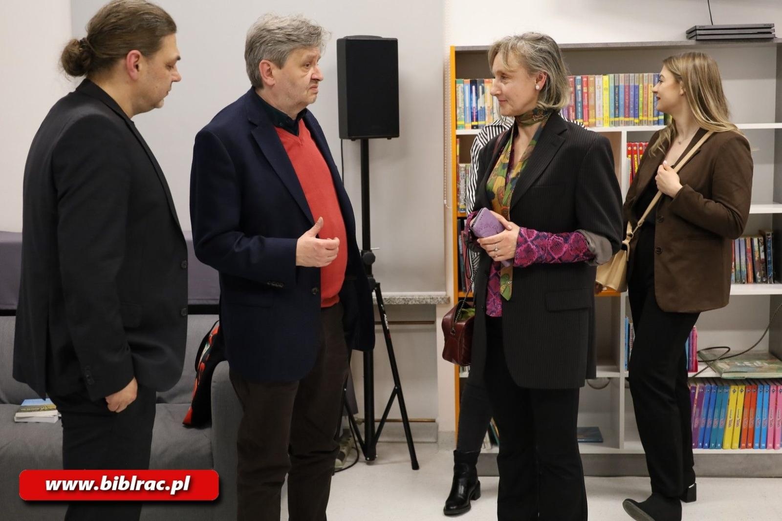 Zdjęcie w galerii na portalu naszraciborz.pl: Poeta jest po to, żeby się dziwić. Spotkanie autorskie Jacka Molędy w bibliotece wiadomości z regionu