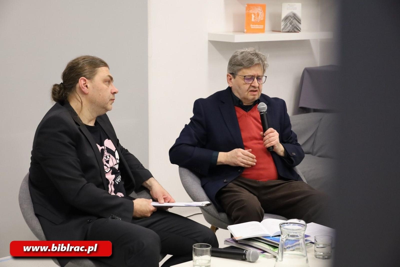 Zdjęcie w galerii na portalu naszraciborz.pl: Poeta jest po to, żeby się dziwić. Spotkanie autorskie Jacka Molędy w bibliotece wiadomości z regionu