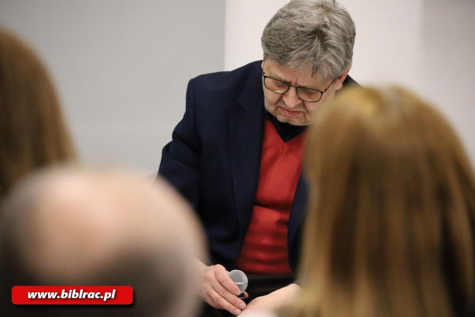 Zdjęcie w galerii na portalu naszraciborz.pl: Poeta jest po to, żeby się dziwić. Spotkanie autorskie Jacka Molędy w bibliotece wiadomości z regionu