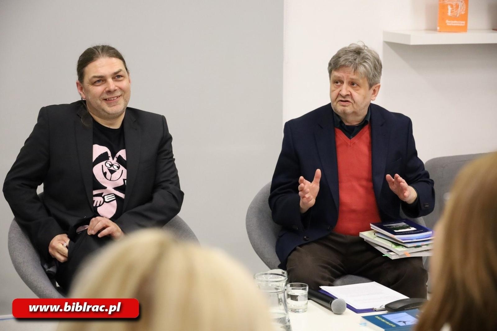 Zdjęcie w galerii na portalu naszraciborz.pl: Poeta jest po to, żeby się dziwić. Spotkanie autorskie Jacka Molędy w bibliotece wiadomości z regionu