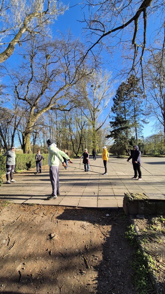 Zdjęcie w galerii na portalu naszraciborz.pl: Racibórz rozpoczął sezon aktywności na świeżym powietrzu. Nowością zajęcia ChodzęBoLubię wiadomości z regionu