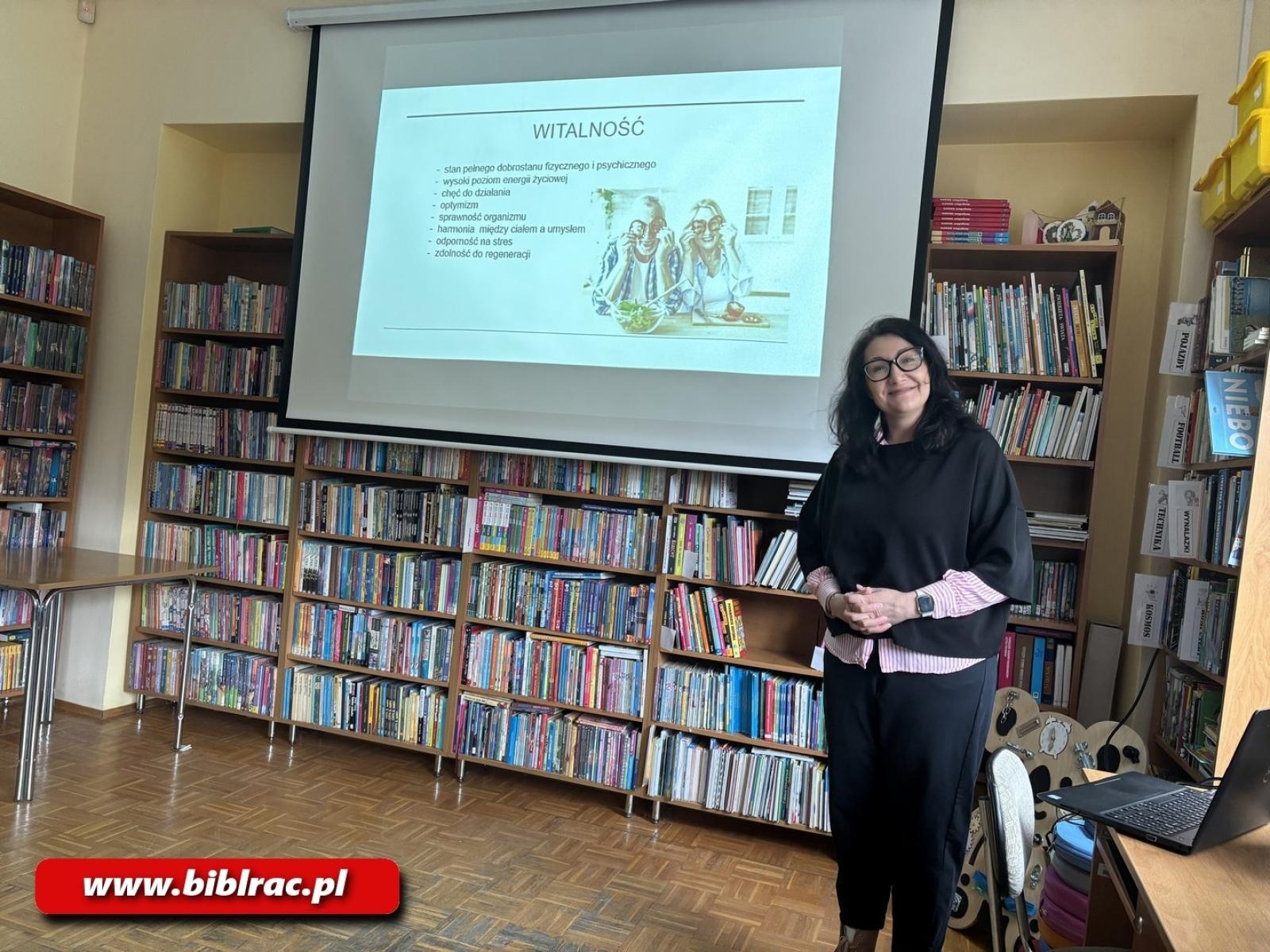 Zdjęcie w galerii na portalu naszraciborz.pl: Witalność Seniora. Spotkanie z Magdaleną Kopel w bibliotece w Ocicach wiadomości z regionu