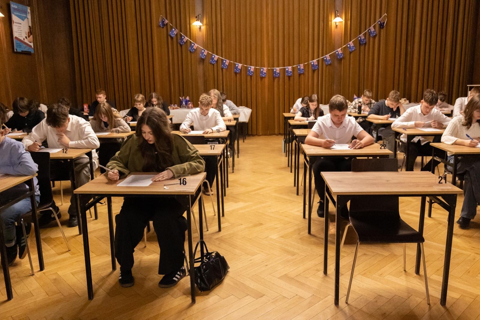 Zdjęcie w galerii na portalu naszraciborz.pl: Młodzi angliści zabłysnęli w Raciborzu – sukces Powiatowego Konkursu Języka Angielskiego Tell Your Tale wiadomości z regionu