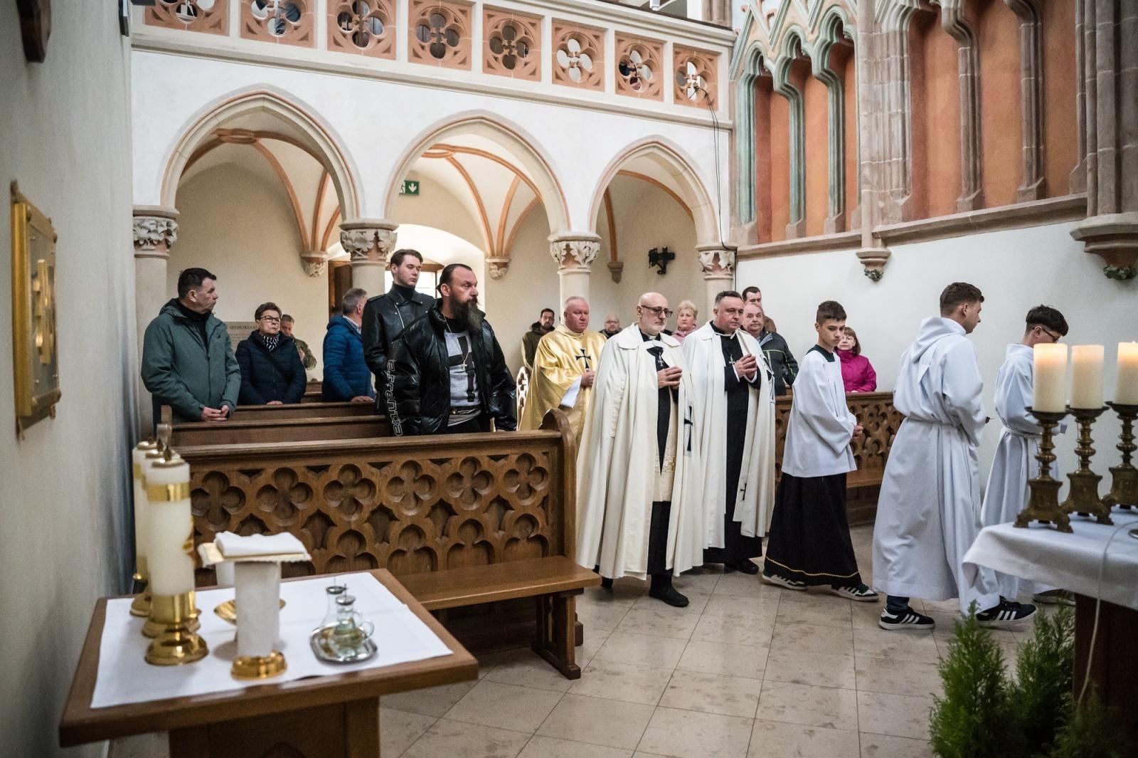 Zdjęcie w galerii na portalu naszraciborz.pl: Krzyżacy w Raciborzu. Msza św. w kaplicy zamkowej nawiązała do historii księcia Mieszka wiadomości z regionu