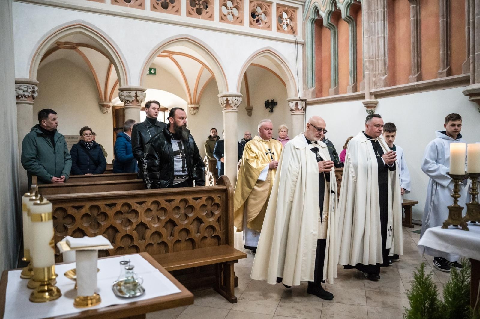 Zdjęcie w galerii na portalu naszraciborz.pl: Krzyżacy w Raciborzu. Msza św. w kaplicy zamkowej nawiązała do historii księcia Mieszka wiadomości z regionu