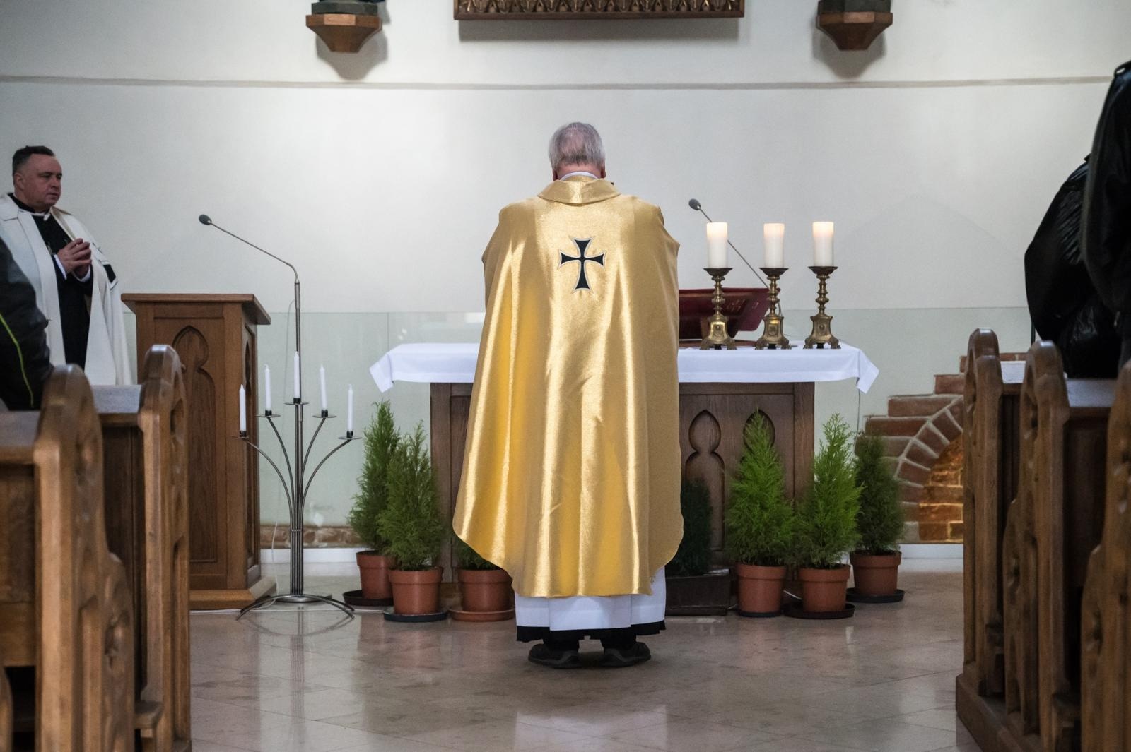 Zdjęcie w galerii na portalu naszraciborz.pl: Krzyżacy w Raciborzu. Msza św. w kaplicy zamkowej nawiązała do historii księcia Mieszka wiadomości z regionu