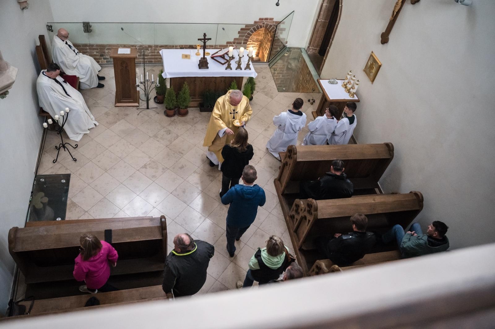 Zdjęcie w galerii na portalu naszraciborz.pl: Krzyżacy w Raciborzu. Msza św. w kaplicy zamkowej nawiązała do historii księcia Mieszka wiadomości z regionu