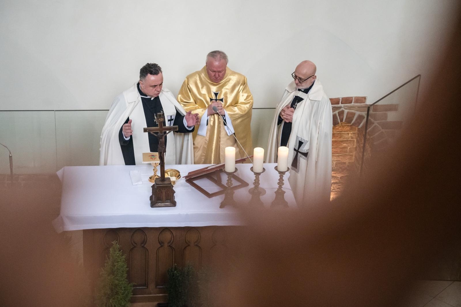 Zdjęcie w galerii na portalu naszraciborz.pl: Krzyżacy w Raciborzu. Msza św. w kaplicy zamkowej nawiązała do historii księcia Mieszka wiadomości z regionu