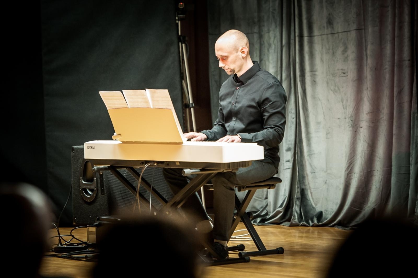 Zdjęcie w galerii na portalu naszraciborz.pl: Mroczne historie i muzyka filmowa na Zamku Piastowskim [FOTO i WIDEO] wiadomości z regionu