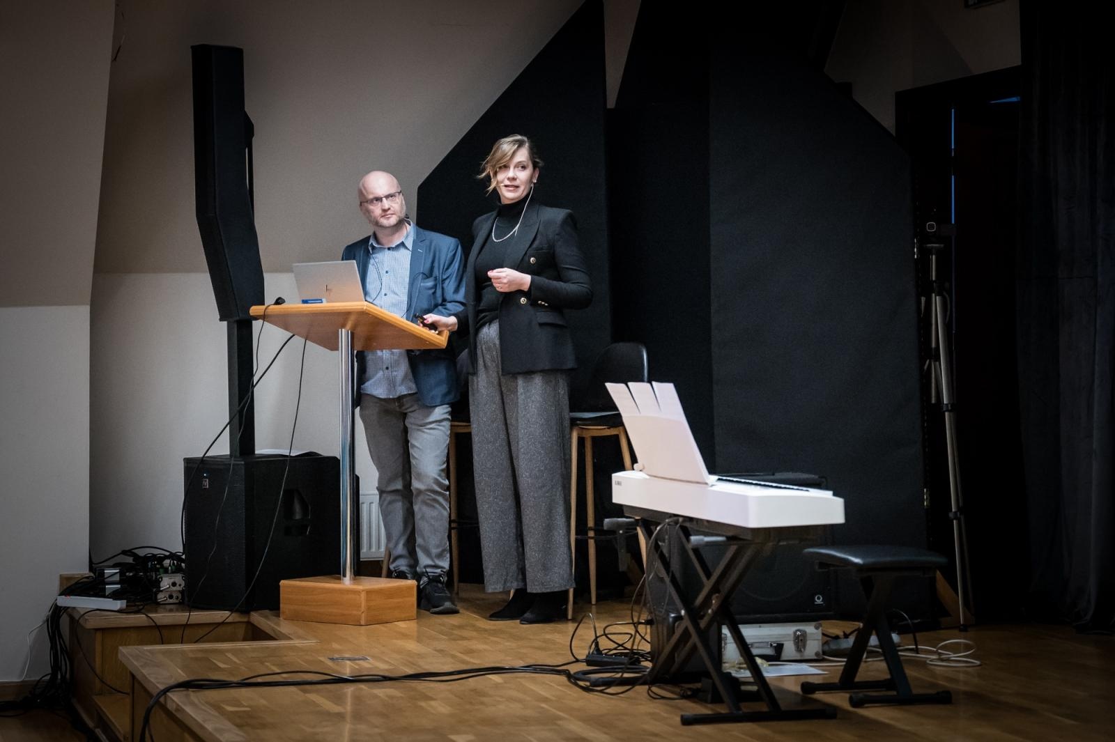 Zdjęcie w galerii na portalu naszraciborz.pl: Mroczne historie i muzyka filmowa na Zamku Piastowskim [FOTO i WIDEO] wiadomości z regionu