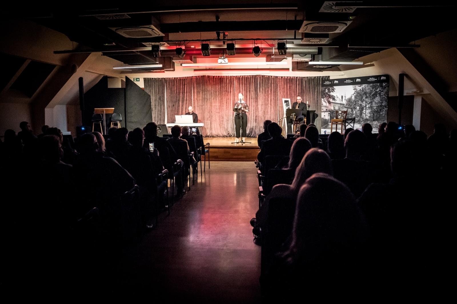 Zdjęcie w galerii na portalu naszraciborz.pl: Mroczne historie i muzyka filmowa na Zamku Piastowskim [FOTO i WIDEO] wiadomości z regionu