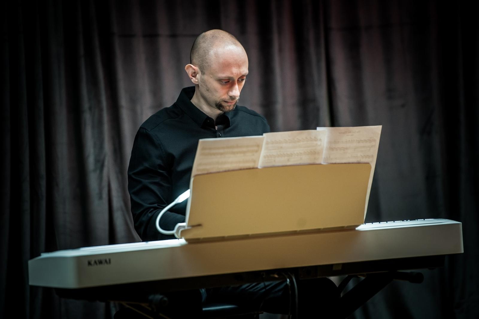 Zdjęcie w galerii na portalu naszraciborz.pl: Mroczne historie i muzyka filmowa na Zamku Piastowskim [FOTO i WIDEO] wiadomości z regionu