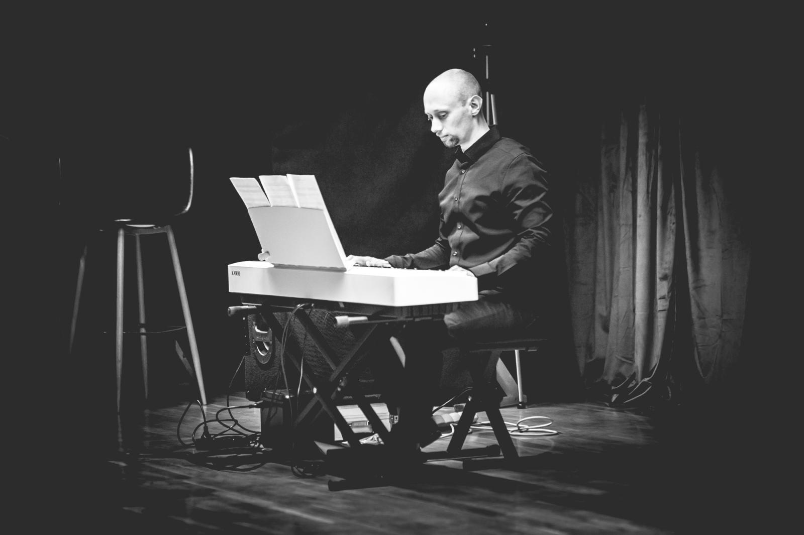 Zdjęcie w galerii na portalu naszraciborz.pl: Mroczne historie i muzyka filmowa na Zamku Piastowskim [FOTO i WIDEO] wiadomości z regionu