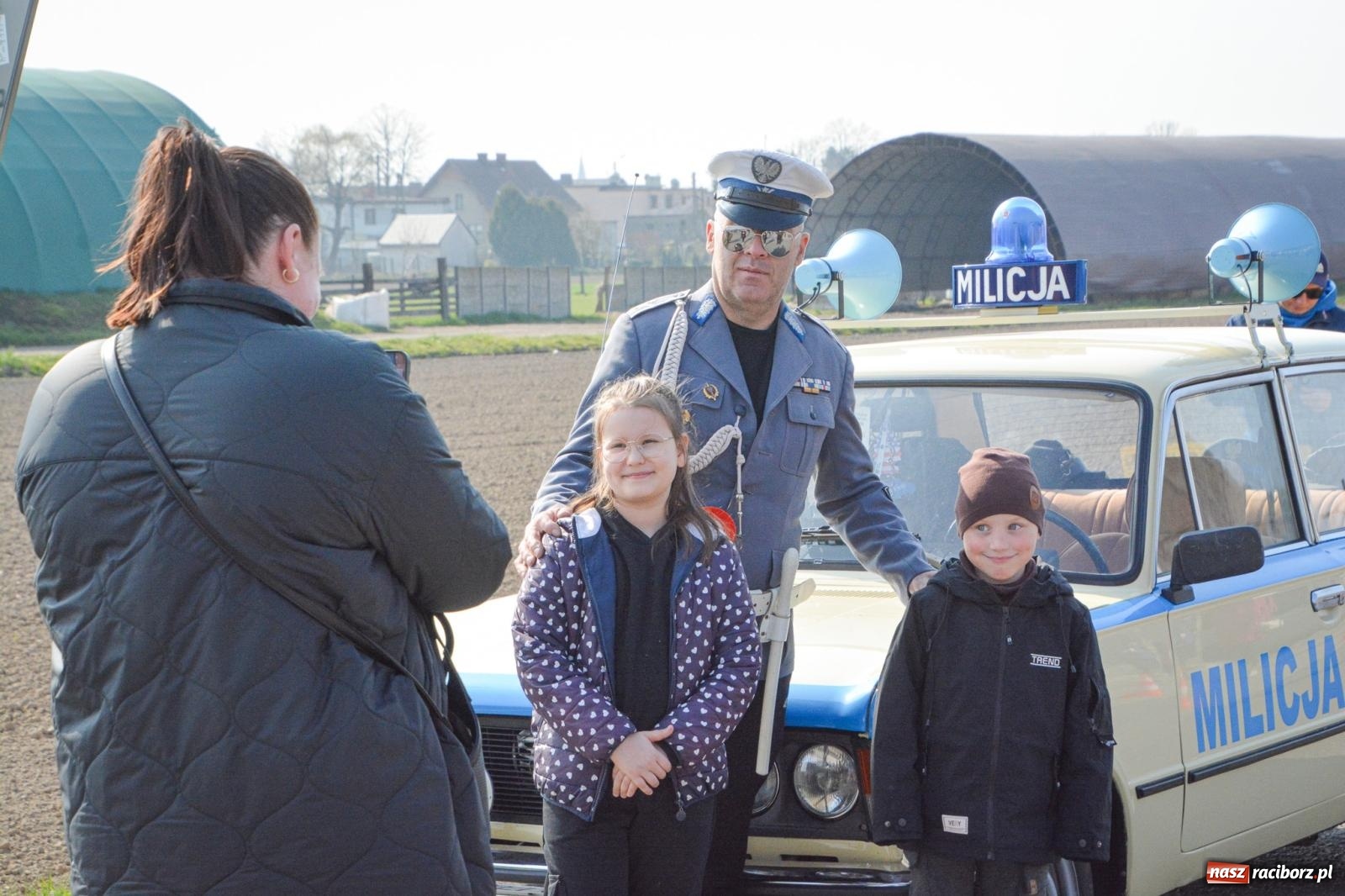Zdjęcie w galerii na portalu naszraciborz.pl: Z Tajlandii do Chałupek: Kultowe Fiaty i Polonez tłumnie powitane w ojczyźnie [FOTO i WIDEO] wiadomości z regionu