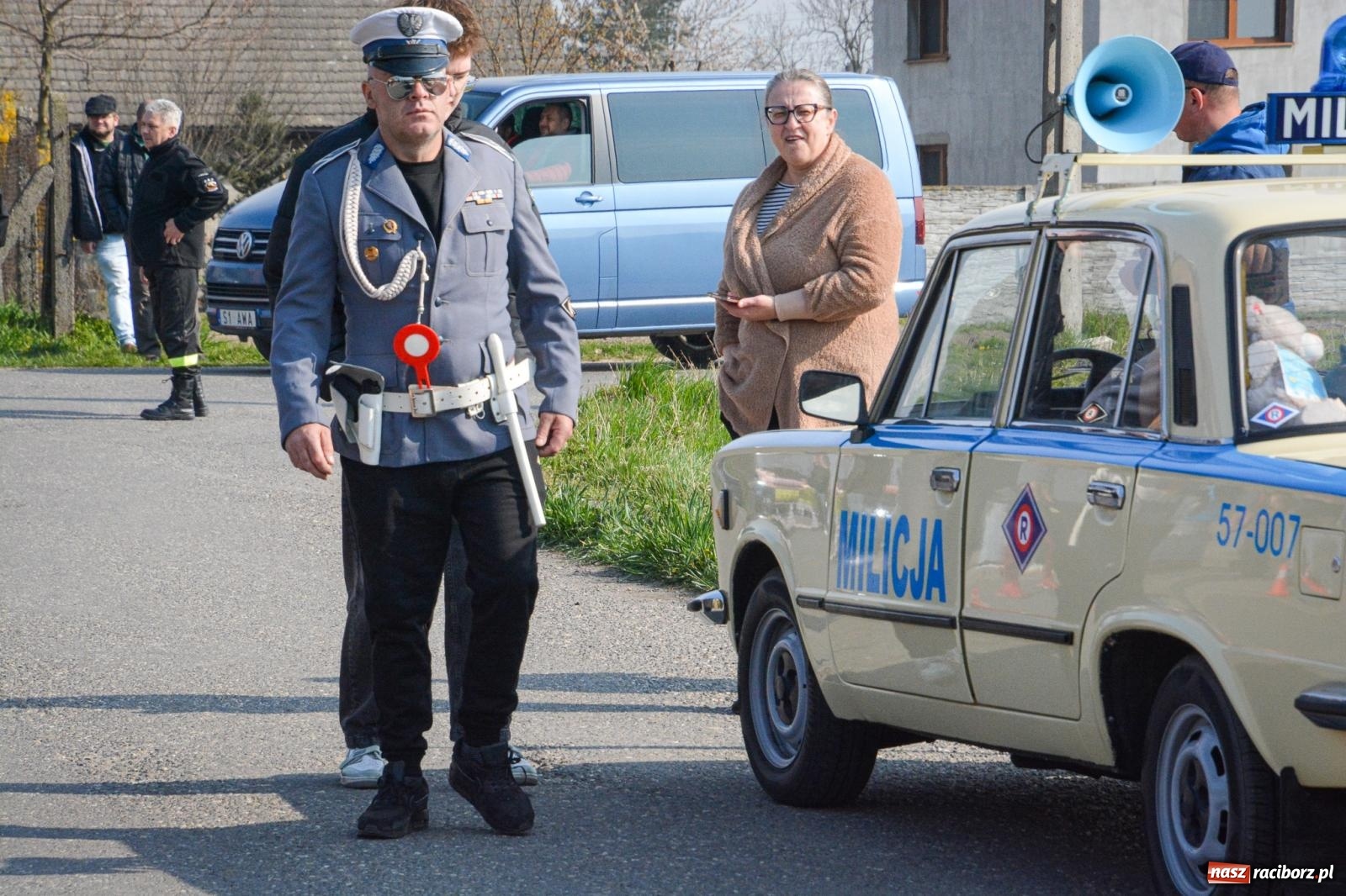 Zdjęcie w galerii na portalu naszraciborz.pl: Z Tajlandii do Chałupek: Kultowe Fiaty i Polonez tłumnie powitane w ojczyźnie [FOTO i WIDEO] wiadomości z regionu
