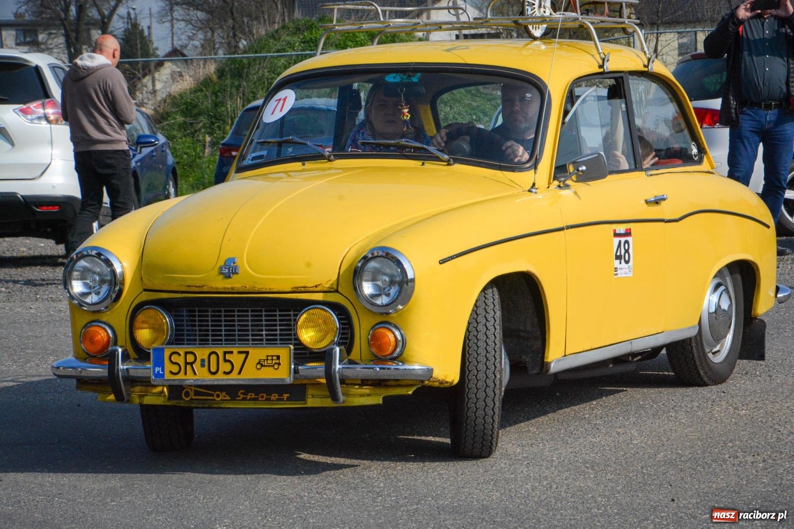 Zdjęcie w galerii na portalu naszraciborz.pl: Z Tajlandii do Chałupek: Kultowe Fiaty i Polonez tłumnie powitane w ojczyźnie [FOTO i WIDEO] wiadomości z regionu