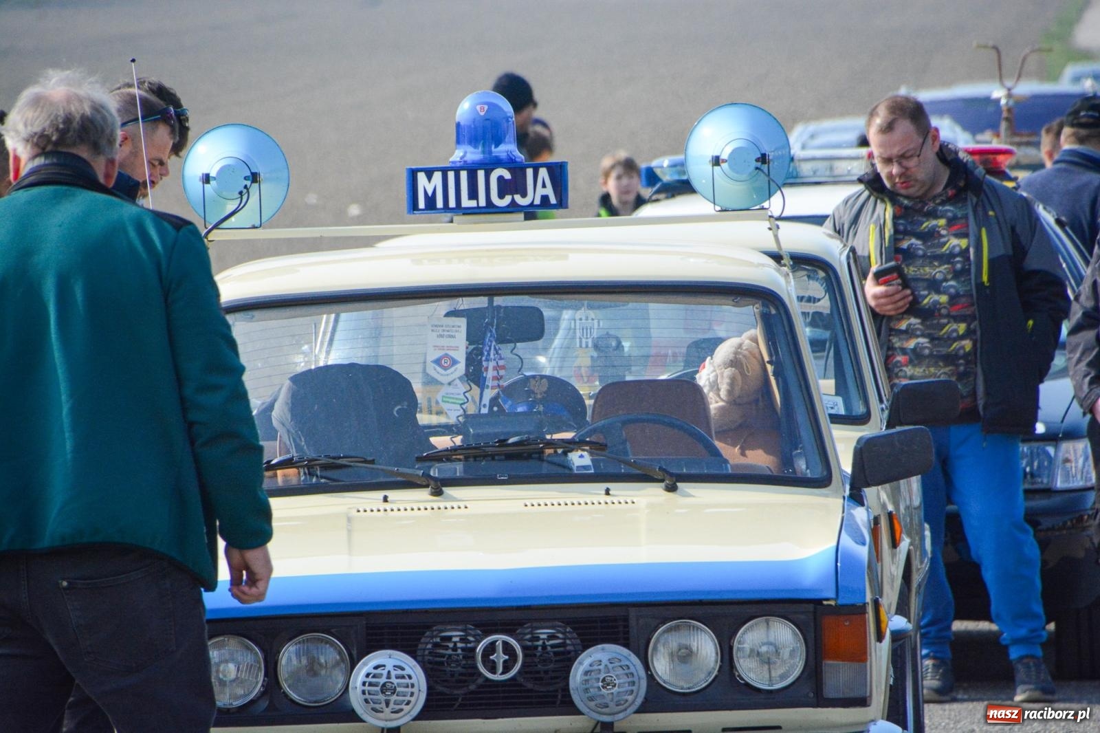 Zdjęcie w galerii na portalu naszraciborz.pl: Z Tajlandii do Chałupek: Kultowe Fiaty i Polonez tłumnie powitane w ojczyźnie [FOTO i WIDEO] wiadomości z regionu