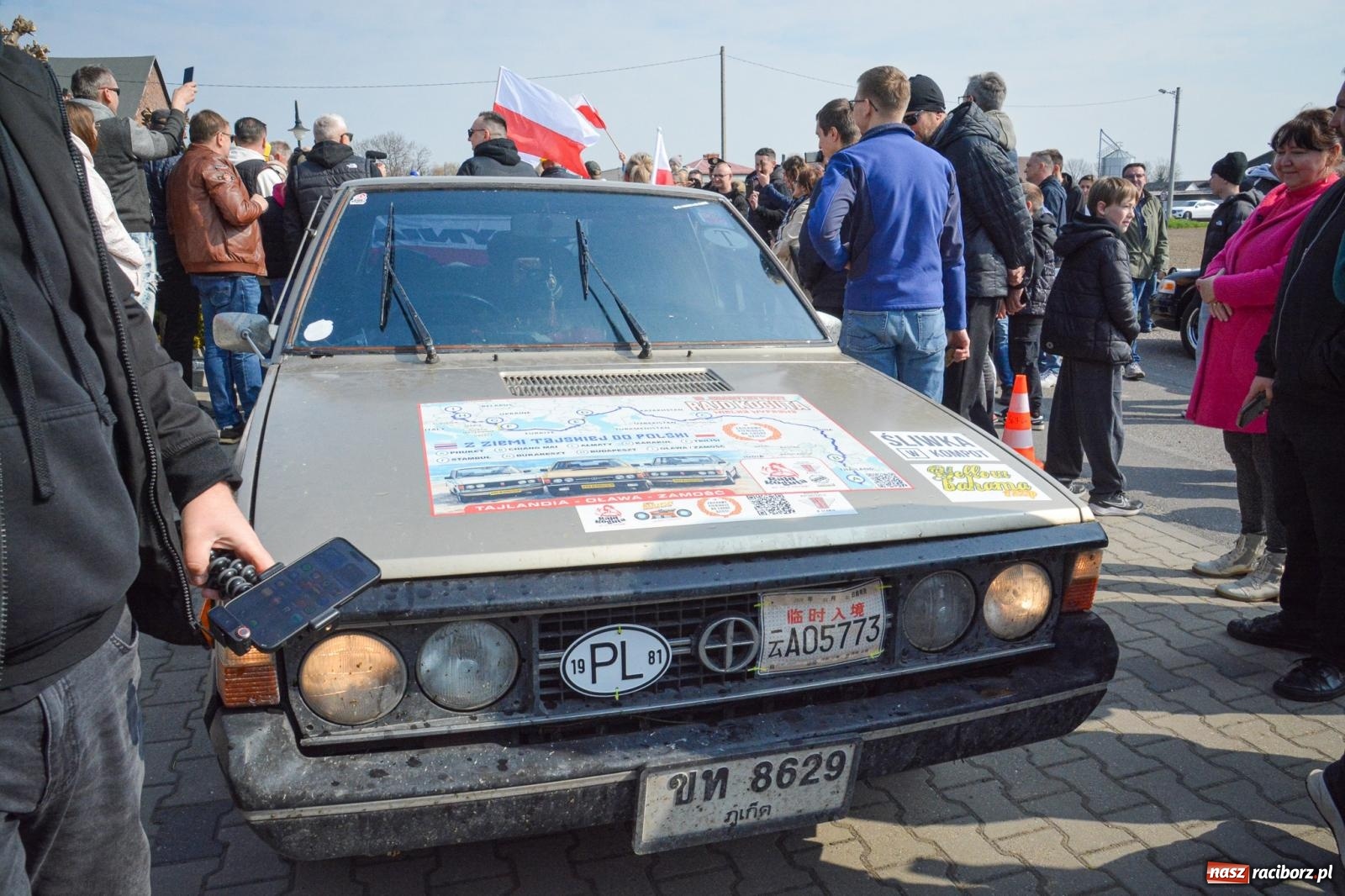 Zdjęcie w galerii na portalu naszraciborz.pl: Z Tajlandii do Chałupek: Kultowe Fiaty i Polonez tłumnie powitane w ojczyźnie [FOTO i WIDEO] wiadomości z regionu