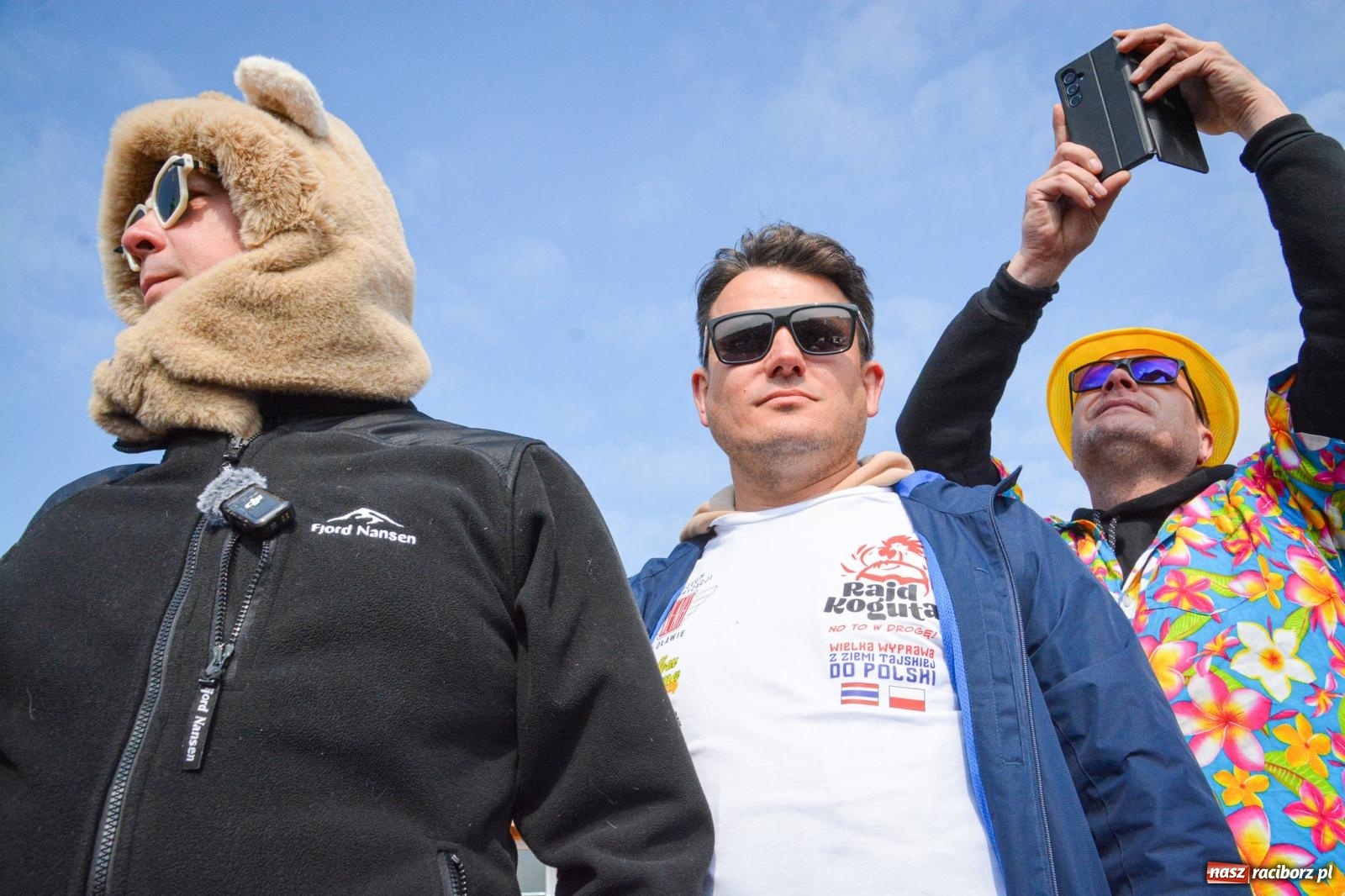 Zdjęcie w galerii na portalu naszraciborz.pl: Z Tajlandii do Chałupek: Kultowe Fiaty i Polonez tłumnie powitane w ojczyźnie [FOTO i WIDEO] wiadomości z regionu