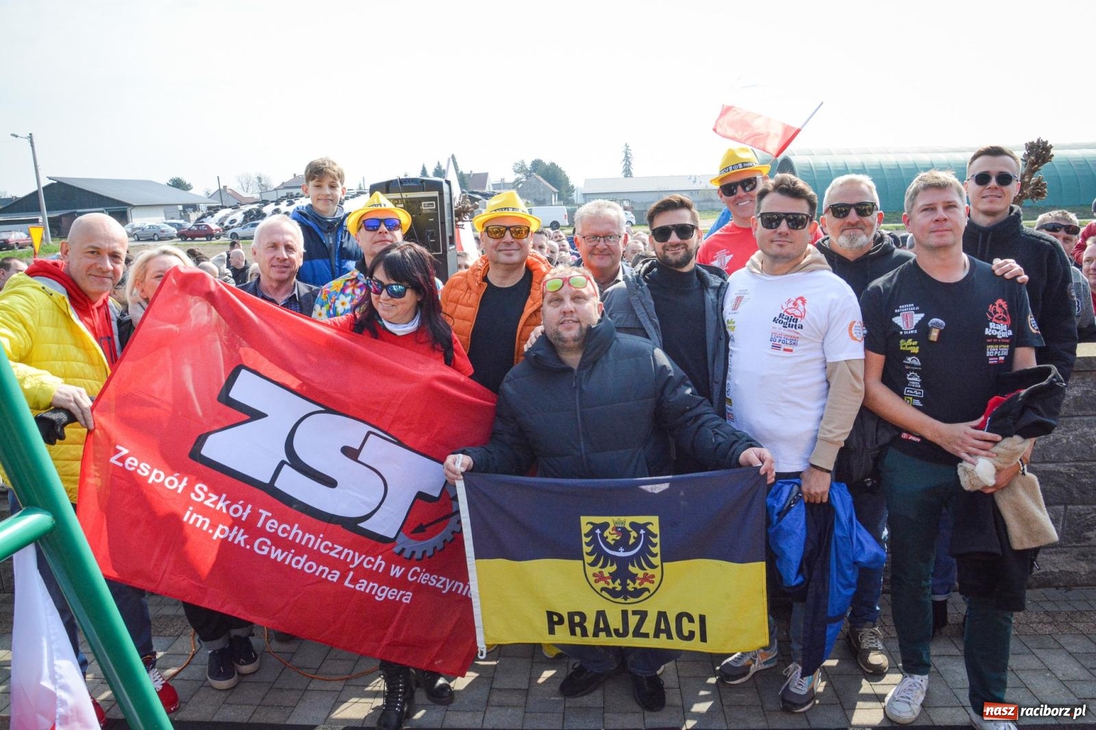 Zdjęcie w galerii na portalu naszraciborz.pl: Z Tajlandii do Chałupek: Kultowe Fiaty i Polonez tłumnie powitane w ojczyźnie [FOTO i WIDEO] wiadomości z regionu