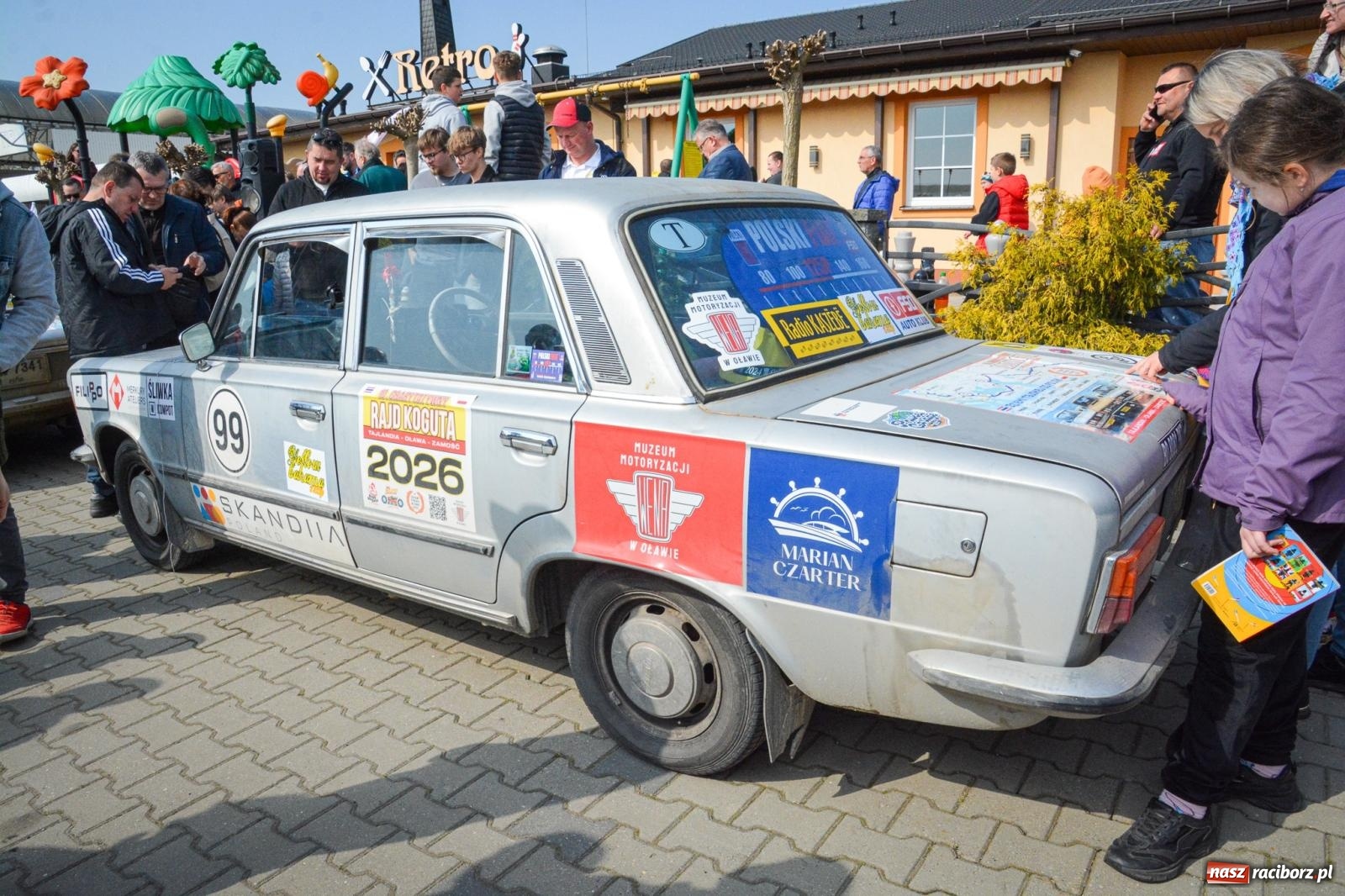 Zdjęcie w galerii na portalu naszraciborz.pl: Z Tajlandii do Chałupek: Kultowe Fiaty i Polonez tłumnie powitane w ojczyźnie [FOTO i WIDEO] wiadomości z regionu