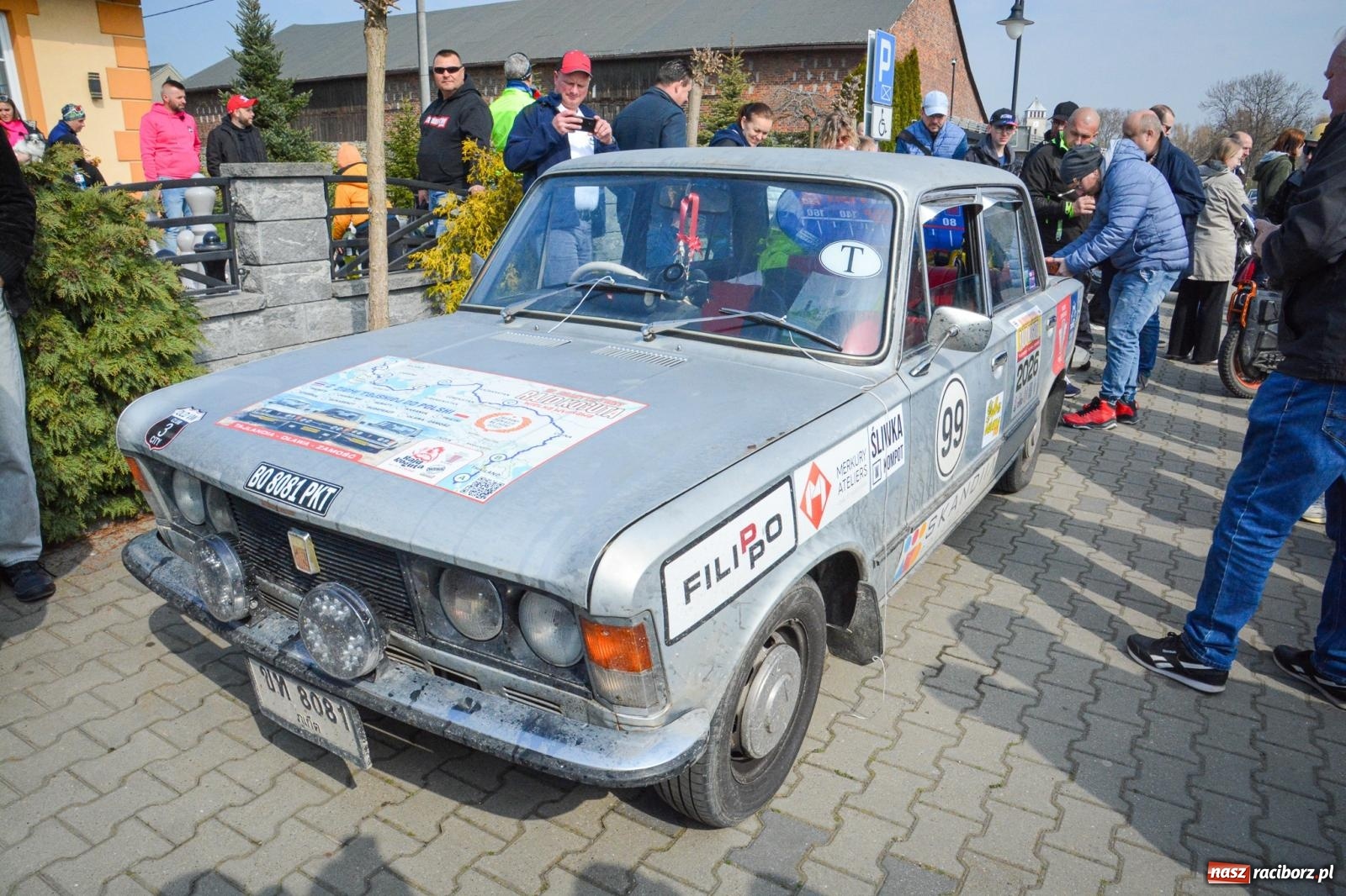 Zdjęcie w galerii na portalu naszraciborz.pl: Z Tajlandii do Chałupek: Kultowe Fiaty i Polonez tłumnie powitane w ojczyźnie [FOTO i WIDEO] wiadomości z regionu