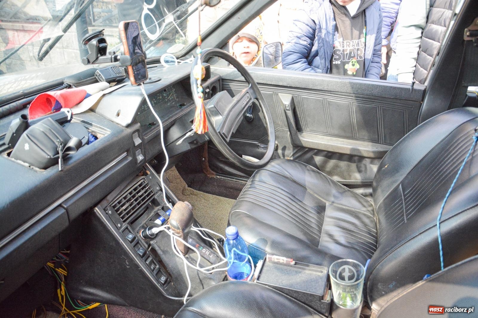 Zdjęcie w galerii na portalu naszraciborz.pl: Z Tajlandii do Chałupek: Kultowe Fiaty i Polonez tłumnie powitane w ojczyźnie [FOTO i WIDEO] wiadomości z regionu