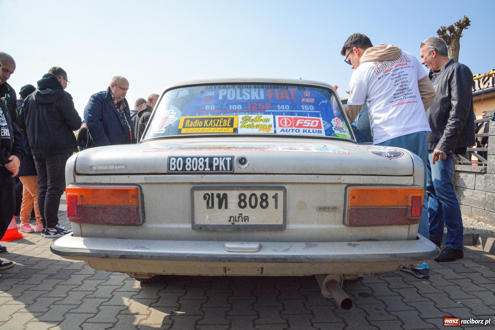 Zdjęcie w galerii na portalu naszraciborz.pl: Z Tajlandii do Chałupek: Kultowe Fiaty i Polonez tłumnie powitane w ojczyźnie [FOTO i WIDEO] wiadomości z regionu