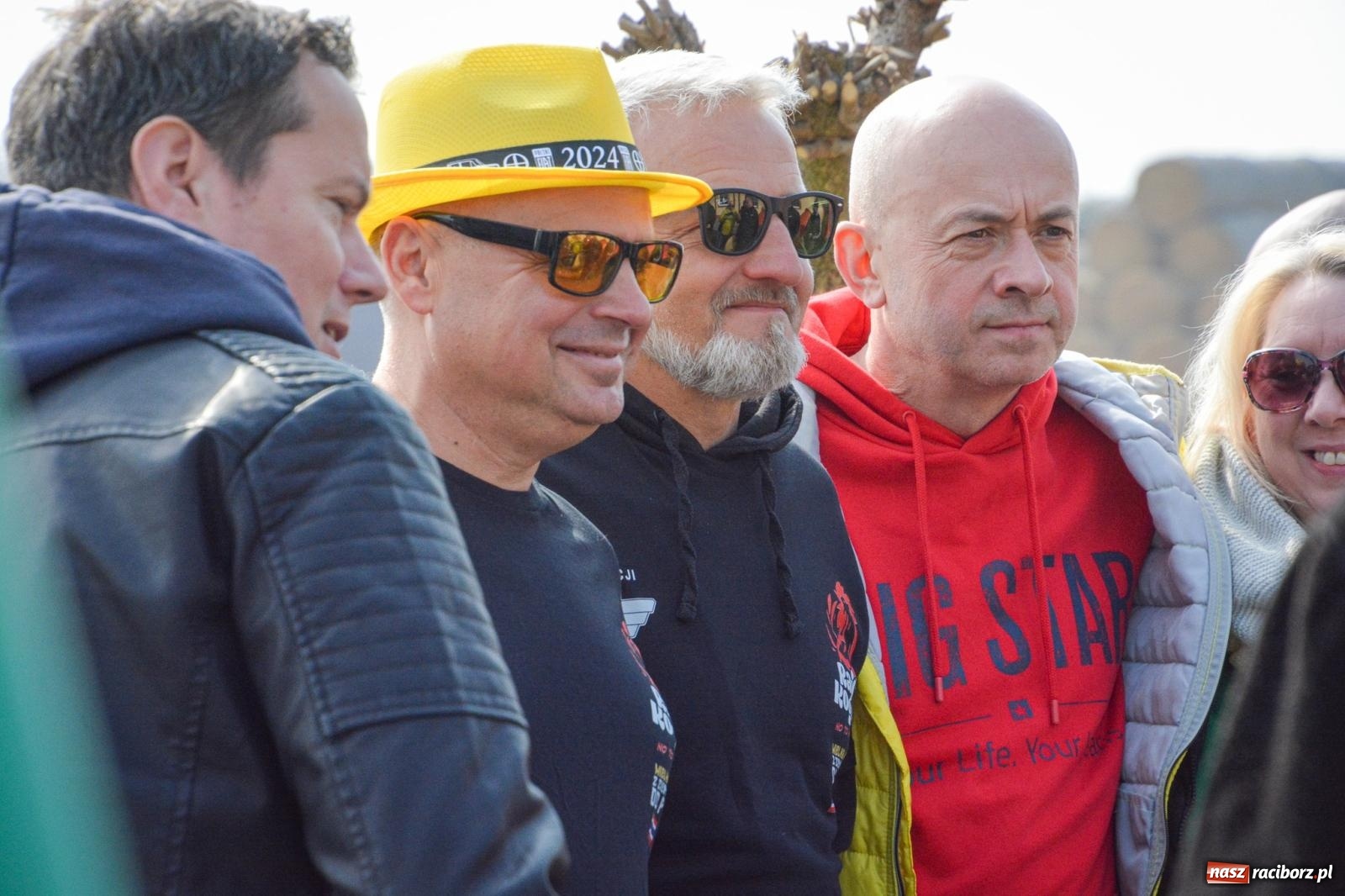 Zdjęcie w galerii na portalu naszraciborz.pl: Z Tajlandii do Chałupek: Kultowe Fiaty i Polonez tłumnie powitane w ojczyźnie [FOTO i WIDEO] wiadomości z regionu