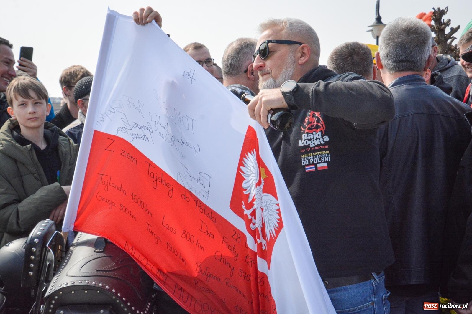 Zdjęcie w galerii na portalu naszraciborz.pl: Z Tajlandii do Chałupek: Kultowe Fiaty i Polonez tłumnie powitane w ojczyźnie [FOTO i WIDEO] wiadomości z regionu