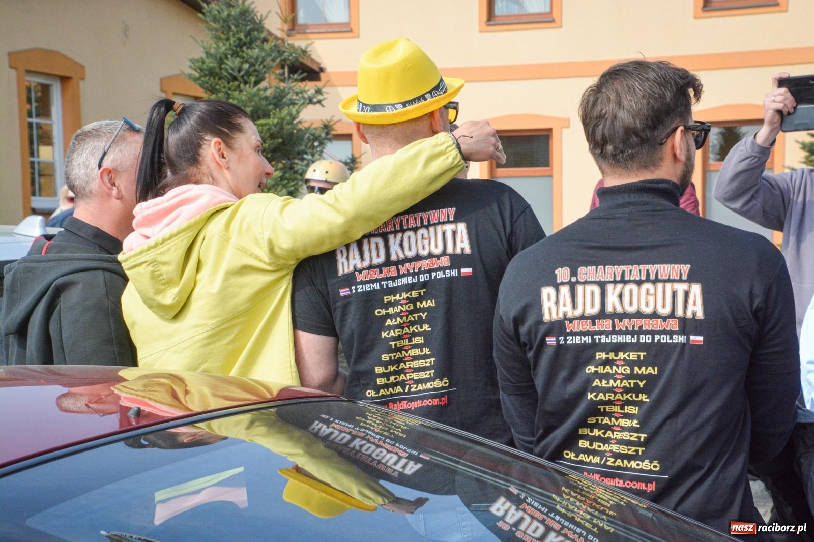 Zdjęcie w galerii na portalu naszraciborz.pl: Z Tajlandii do Chałupek: Kultowe Fiaty i Polonez tłumnie powitane w ojczyźnie [FOTO i WIDEO] wiadomości z regionu