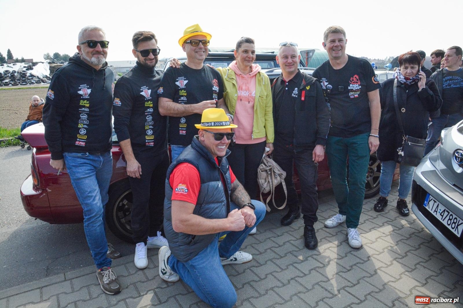 Zdjęcie w galerii na portalu naszraciborz.pl: Z Tajlandii do Chałupek: Kultowe Fiaty i Polonez tłumnie powitane w ojczyźnie [FOTO i WIDEO] wiadomości z regionu