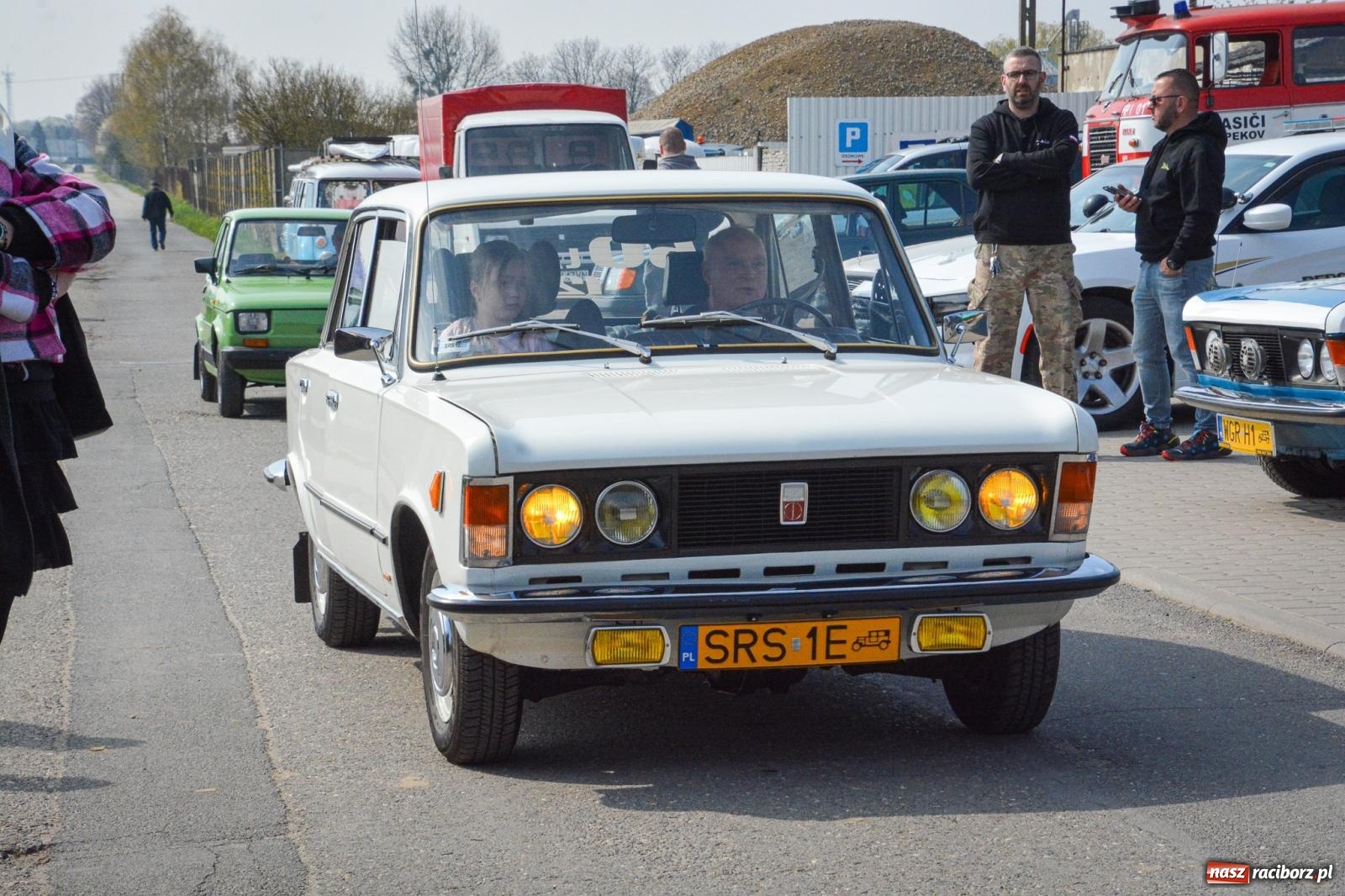 Zdjęcie w galerii na portalu naszraciborz.pl: Z Tajlandii do Chałupek: Kultowe Fiaty i Polonez tłumnie powitane w ojczyźnie [FOTO i WIDEO] wiadomości z regionu
