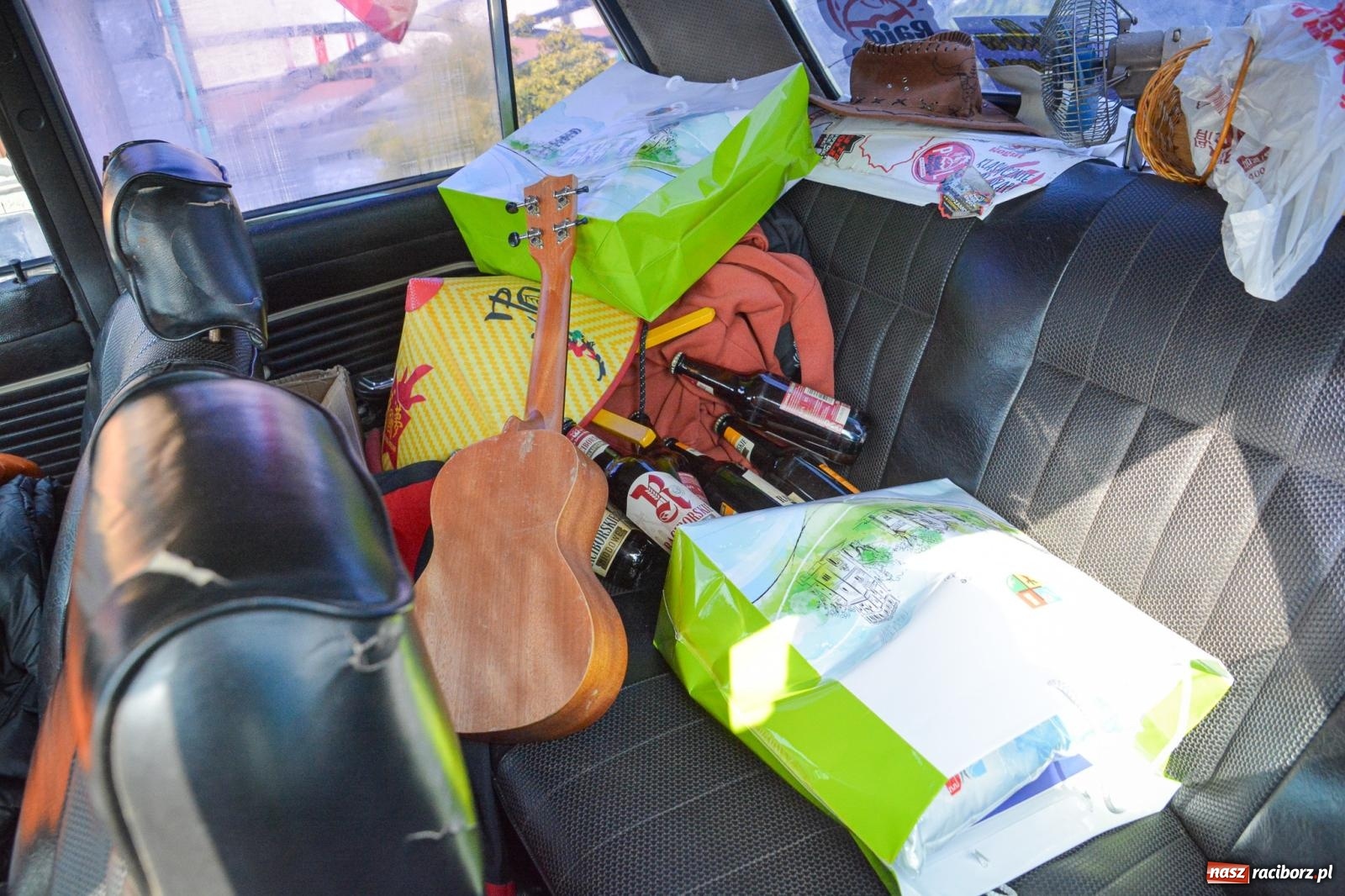 Zdjęcie w galerii na portalu naszraciborz.pl: Z Tajlandii do Chałupek: Kultowe Fiaty i Polonez tłumnie powitane w ojczyźnie [FOTO i WIDEO] wiadomości z regionu