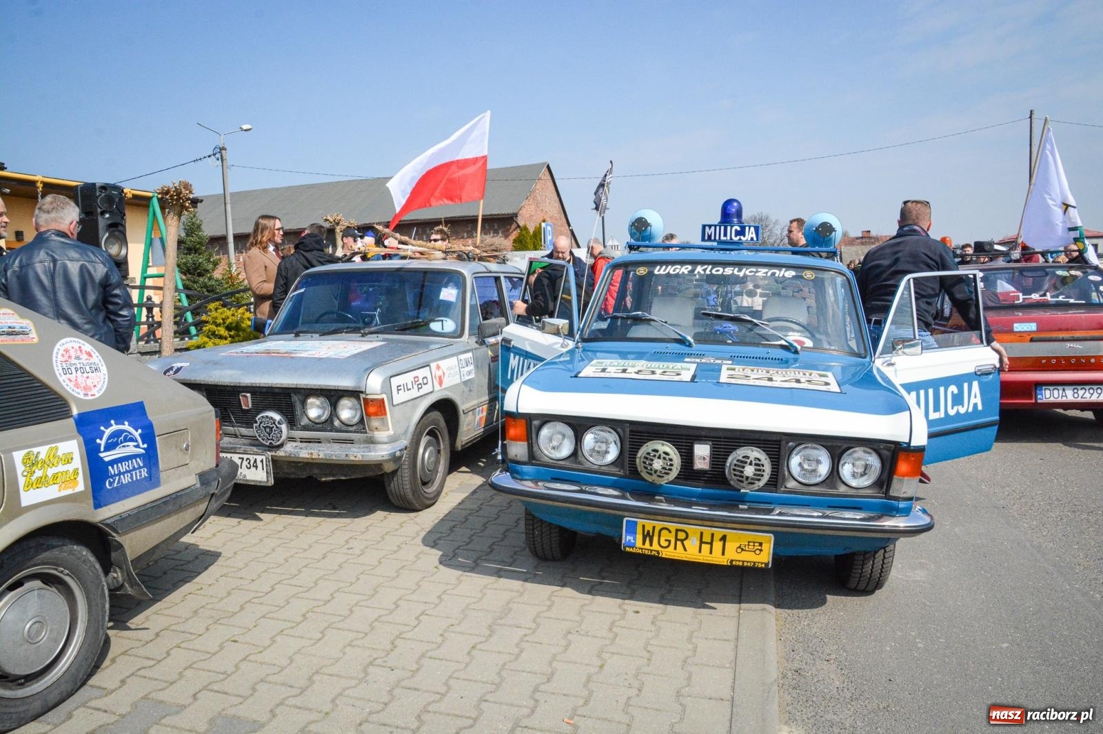 Zdjęcie w galerii na portalu naszraciborz.pl: Z Tajlandii do Chałupek: Kultowe Fiaty i Polonez tłumnie powitane w ojczyźnie [FOTO i WIDEO] wiadomości z regionu