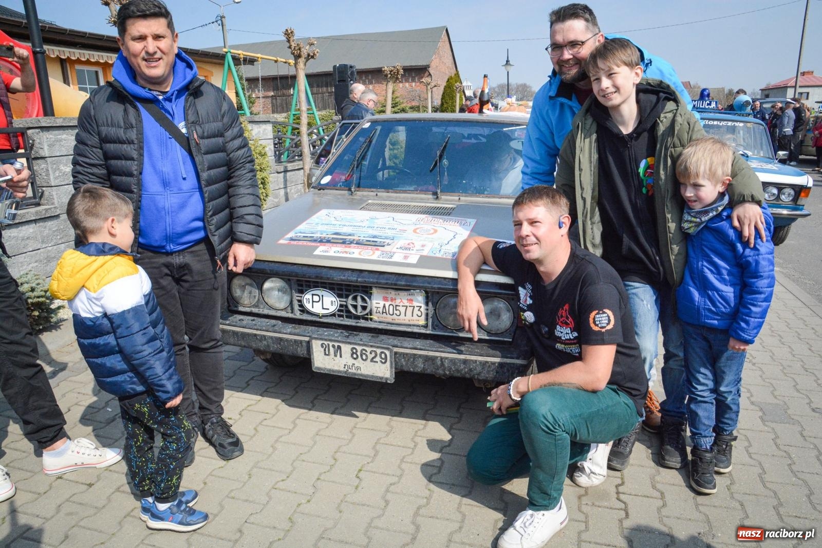 Zdjęcie w galerii na portalu naszraciborz.pl: Z Tajlandii do Chałupek: Kultowe Fiaty i Polonez tłumnie powitane w ojczyźnie [FOTO i WIDEO] wiadomości z regionu