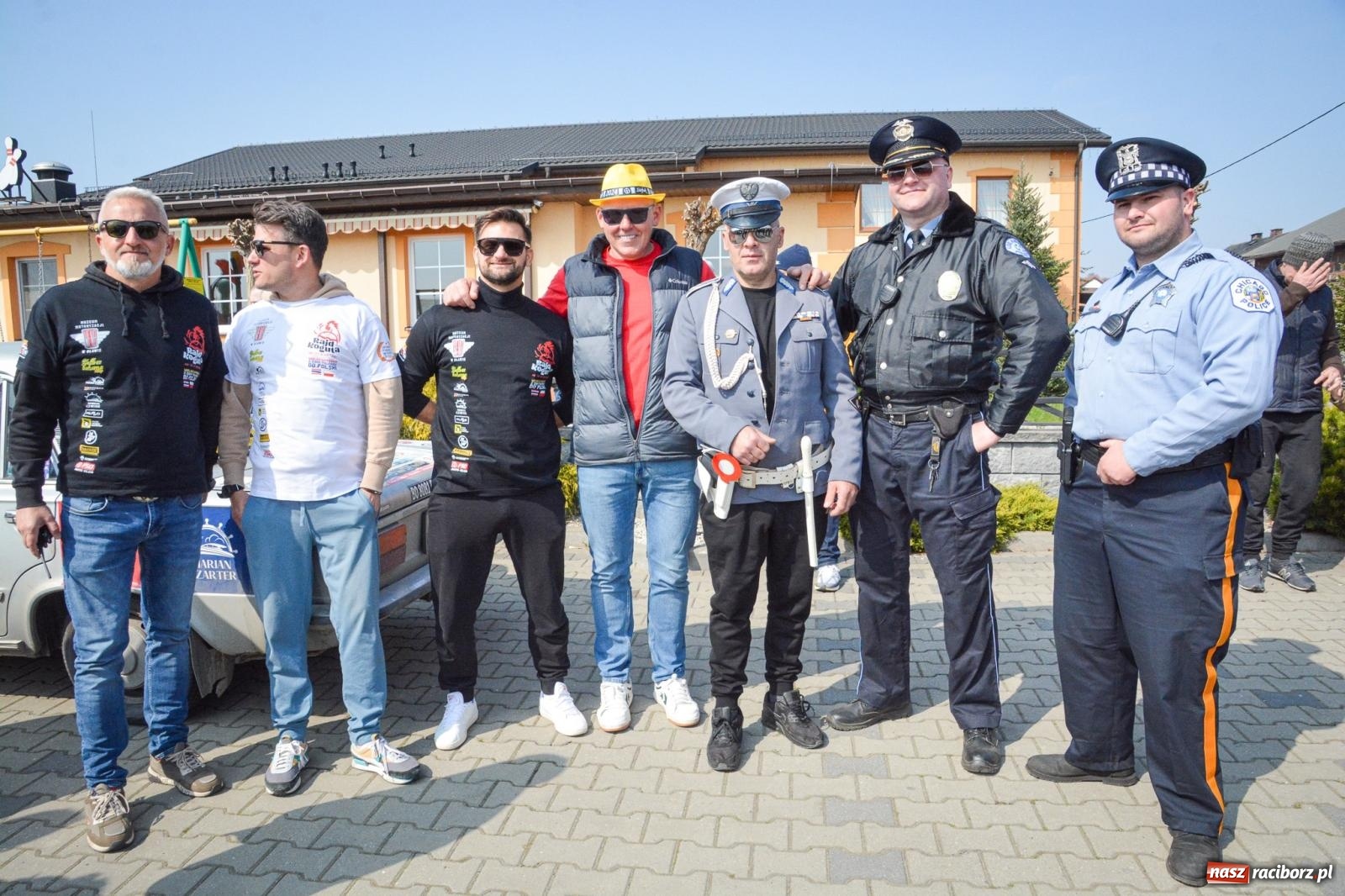 Zdjęcie w galerii na portalu naszraciborz.pl: Z Tajlandii do Chałupek: Kultowe Fiaty i Polonez tłumnie powitane w ojczyźnie [FOTO i WIDEO] wiadomości z regionu
