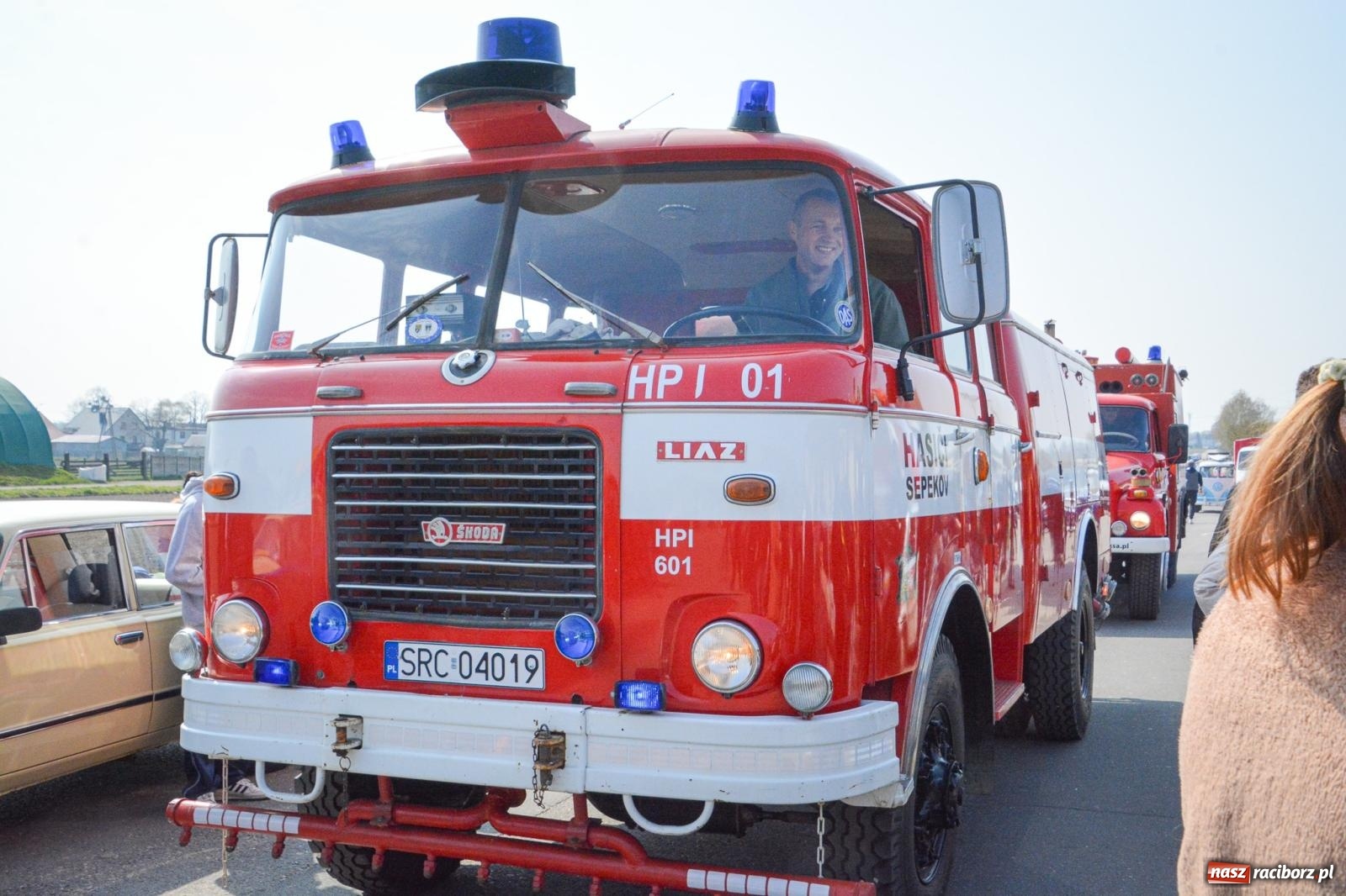 Zdjęcie w galerii na portalu naszraciborz.pl: Z Tajlandii do Chałupek: Kultowe Fiaty i Polonez tłumnie powitane w ojczyźnie [FOTO i WIDEO] wiadomości z regionu