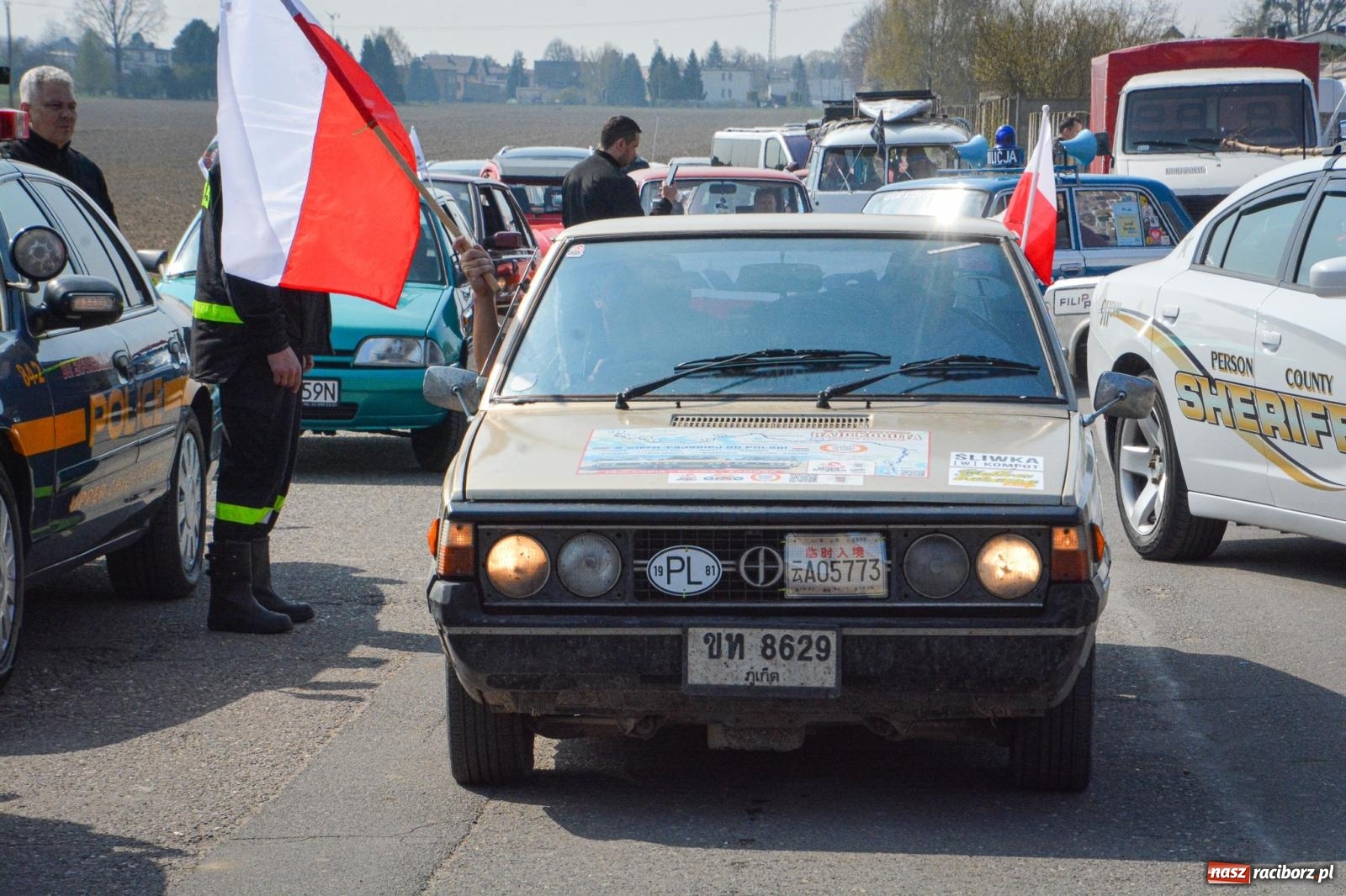 Zdjęcie w galerii na portalu naszraciborz.pl: Z Tajlandii do Chałupek: Kultowe Fiaty i Polonez tłumnie powitane w ojczyźnie [FOTO i WIDEO] wiadomości z regionu