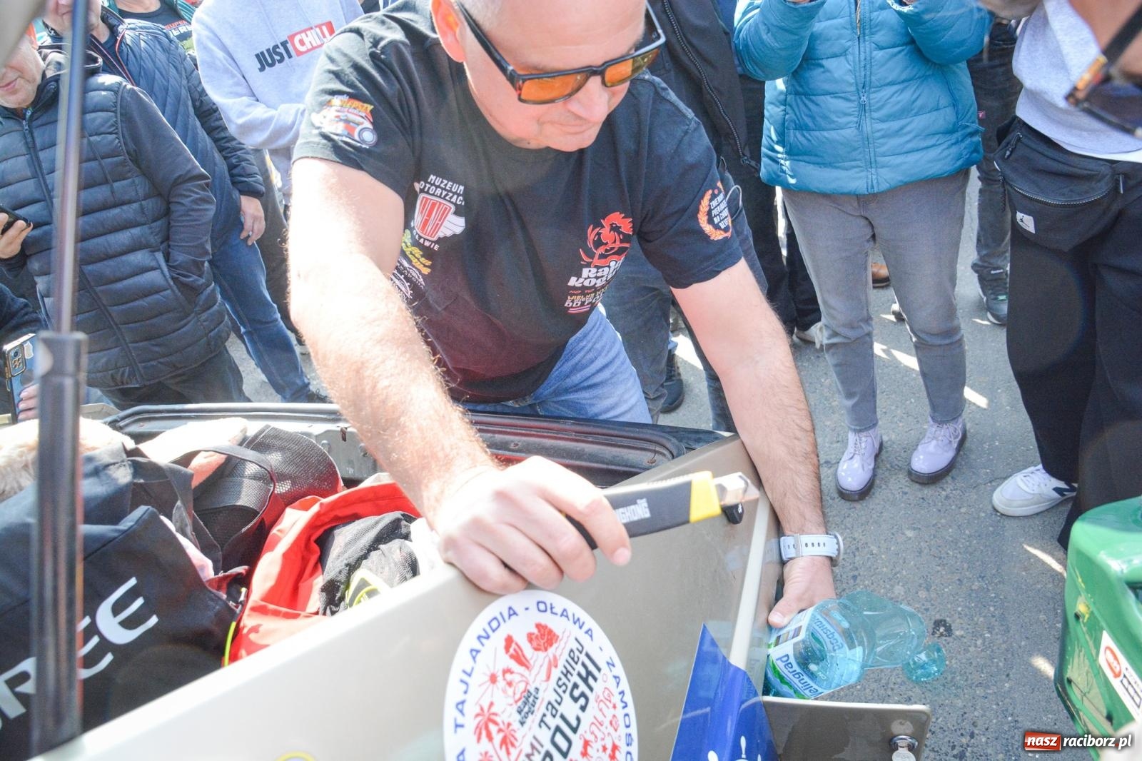 Zdjęcie w galerii na portalu naszraciborz.pl: Z Tajlandii do Chałupek: Kultowe Fiaty i Polonez tłumnie powitane w ojczyźnie [FOTO i WIDEO] wiadomości z regionu