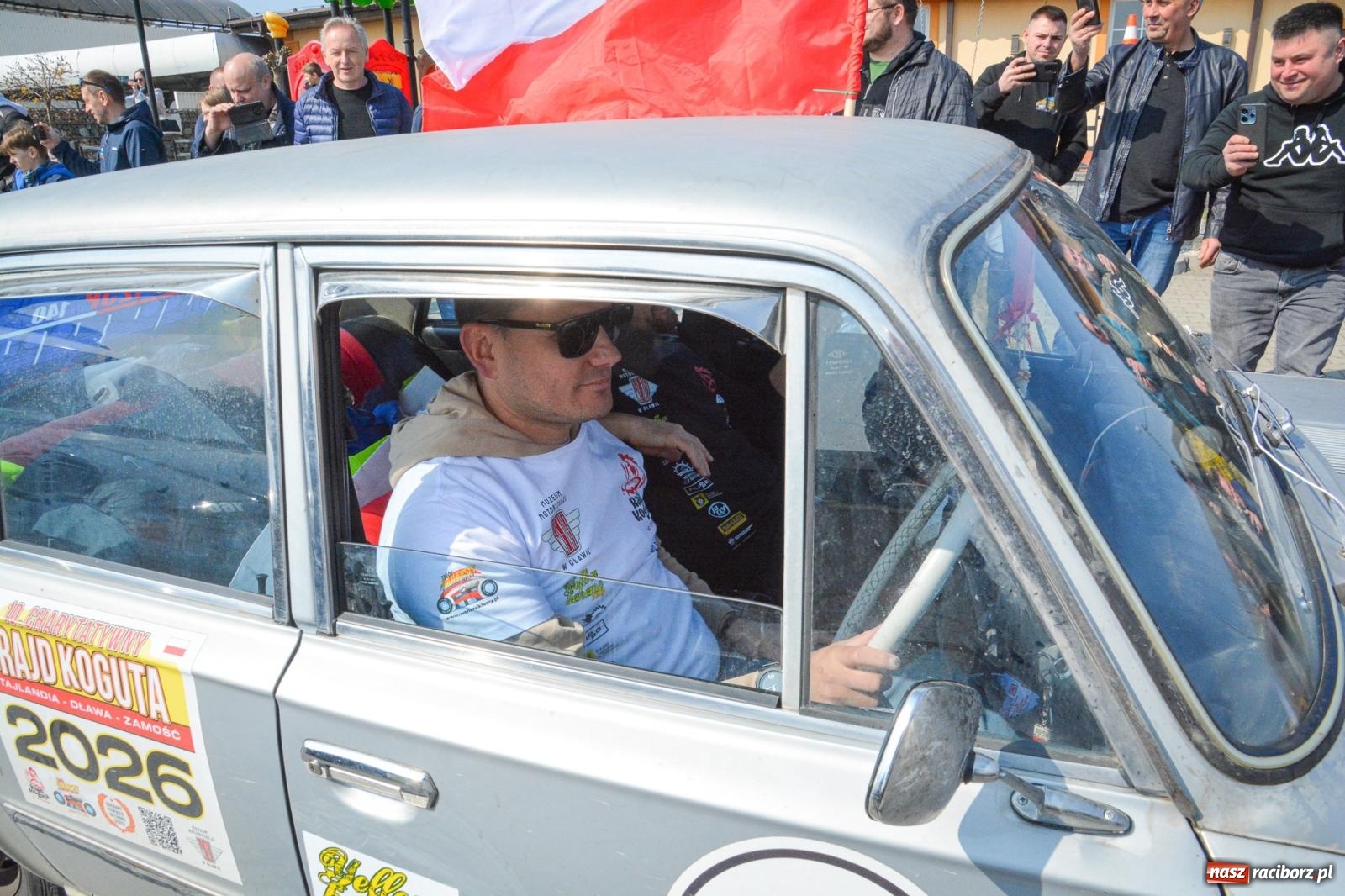 Zdjęcie w galerii na portalu naszraciborz.pl: Z Tajlandii do Chałupek: Kultowe Fiaty i Polonez tłumnie powitane w ojczyźnie [FOTO i WIDEO] wiadomości z regionu