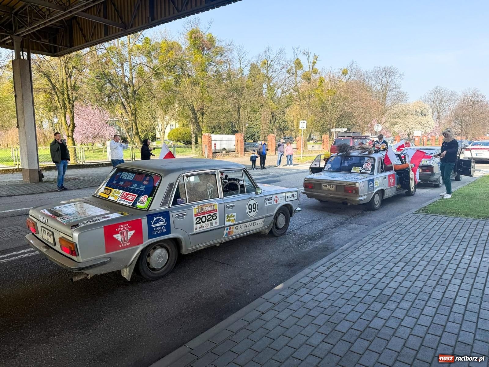 Zdjęcie w galerii na portalu naszraciborz.pl: Z Tajlandii do Chałupek: Kultowe Fiaty i Polonez tłumnie powitane w ojczyźnie [FOTO i WIDEO] wiadomości z regionu