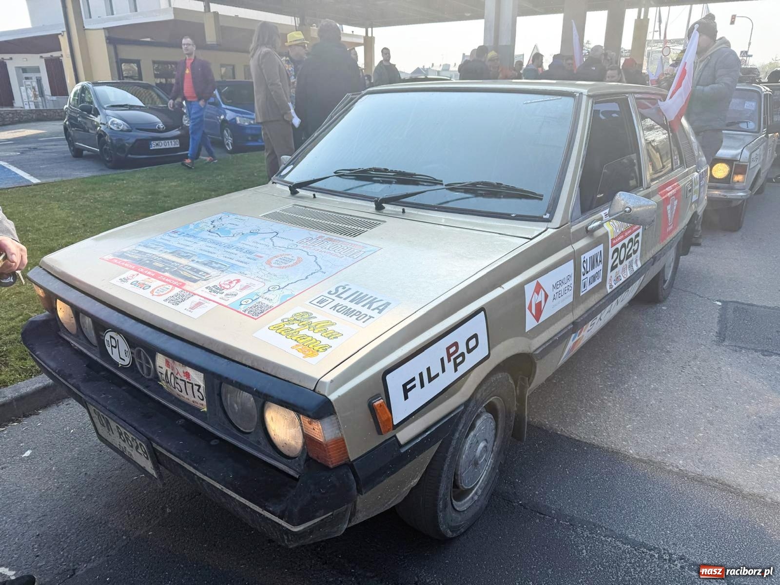 Zdjęcie w galerii na portalu naszraciborz.pl: Z Tajlandii do Chałupek: Kultowe Fiaty i Polonez tłumnie powitane w ojczyźnie [FOTO i WIDEO] wiadomości z regionu