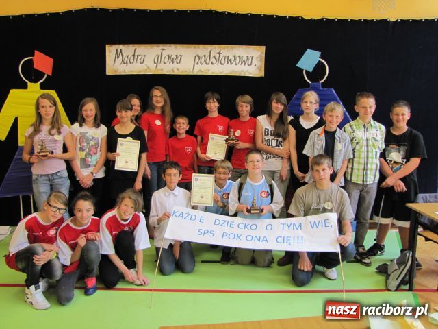 Zdjęcie w galerii na portalu naszraciborz.pl: Mądra głowa podstawowa w SP 13 wiadomości z regionu