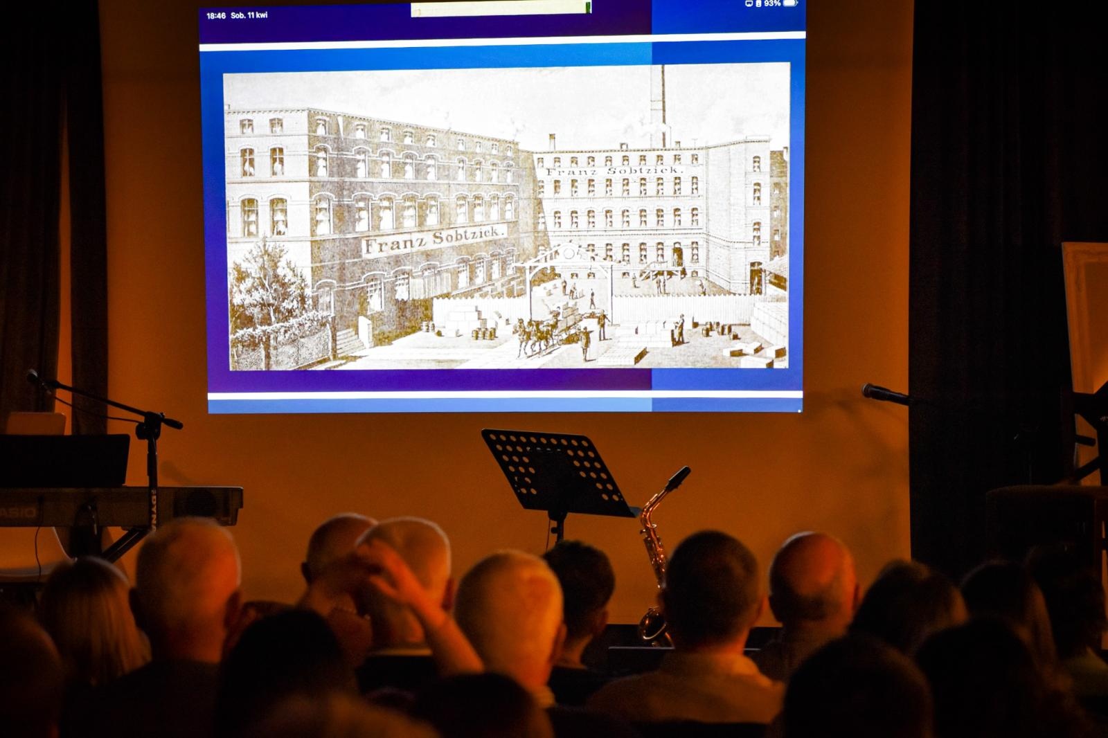 Zdjęcie w galerii na portalu naszraciborz.pl: Smooth Jazz Cafe i nuta historii na Zamku Piastowskim w Raciborzu wiadomości z regionu